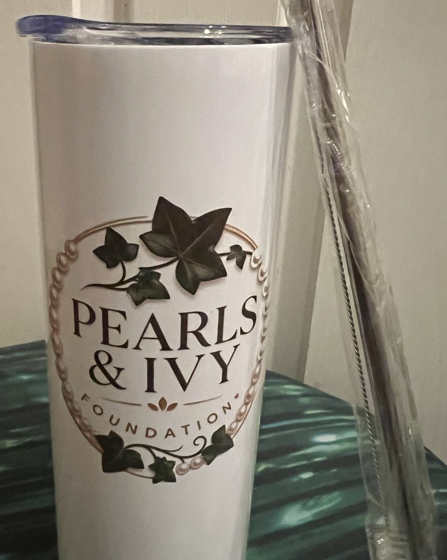 White Pearls & Ivy tumbler with lid and metal straw